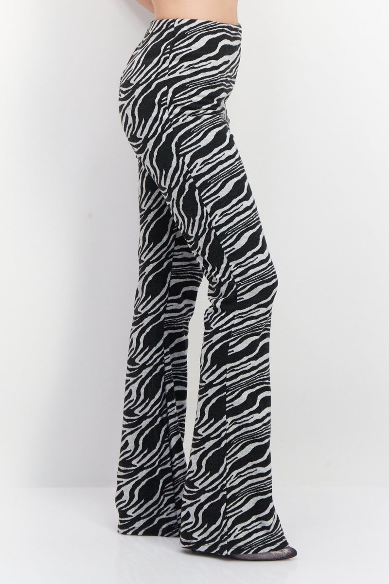 NEW LOOK Women Wide Leg Allover Print Palazzo Pants, Black - Image 2